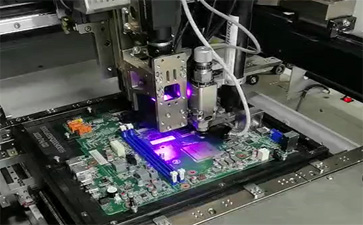 合肥**电子厂电脑主板BGA芯片UV胶封包-在线式喷射点胶机合作案例