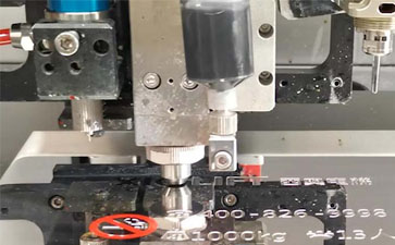 电梯铭牌点胶应用全自动91视频色版安卓污黄色方案