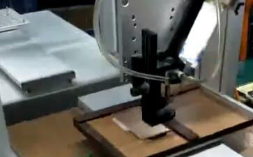 91视频色版安卓污黄色应用在充电宝外壳点胶解决方案